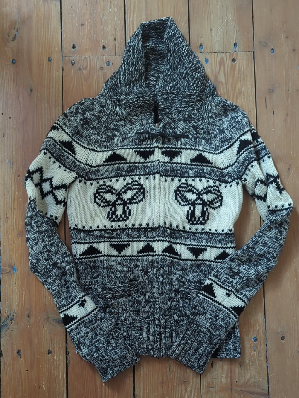 237-TNA Sea To Sky Cowichan Lambswool Full Zip Sweater